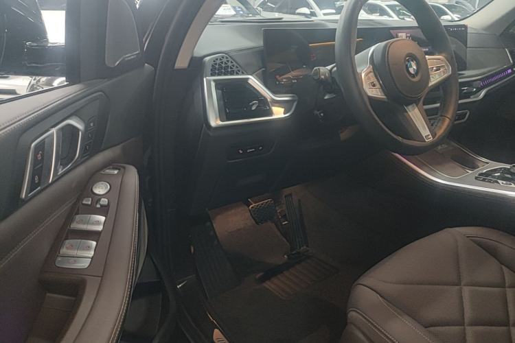 Used BMW X5 2023 xDrive 30Li Luxury M Sport Night Edition Package Left Front Seat