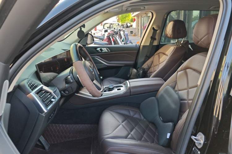 Used BMW X5 2023 xDrive 30Li Luxury M Sport Night Edition Package Left Front Seat