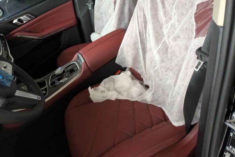 Used BMW X5 2023 xDrive 30Li Luxury M Sport Night Edition Package Left Front Seat
