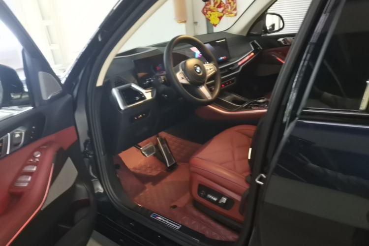 Used BMW X5 2023 xDrive 30Li Luxury M Sport Night Edition Package Left Front Seat
