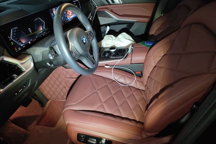 Used BMW X5 2023 xDrive 40Li M Sport Night Edition Package Left Front Seat