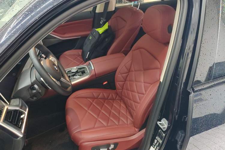 Used BMW X5 2023 xDrive 30Li Luxury M Sport Night Edition Package Left Front Seat