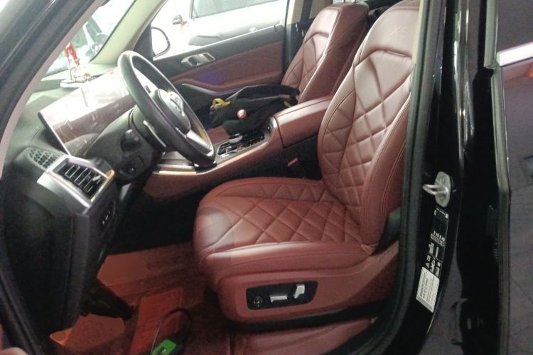 Used BMW X5 2023 xDrive 30Li M Sport Package Left Front Seat