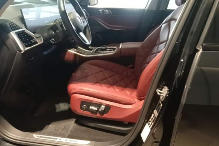 Used BMW X5 2023 xDrive 30Li Luxury M Sport Night Edition Package Left Front Seat