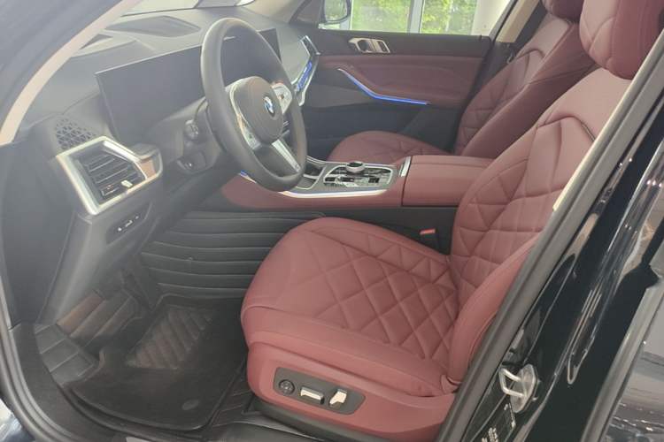 Used BMW X5 2023 xDrive 30Li Luxury M Sport Package Left Front Seat