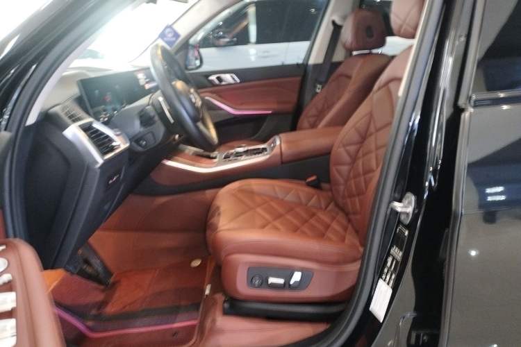 Used BMW X5 2023 xDrive 30Li Luxury M Sport Night Edition Package Left Front Seat