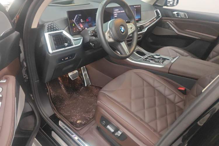 Used BMW X5 2023 xDrive 30Li Luxury M Sport Night Edition Package Left Front Seat