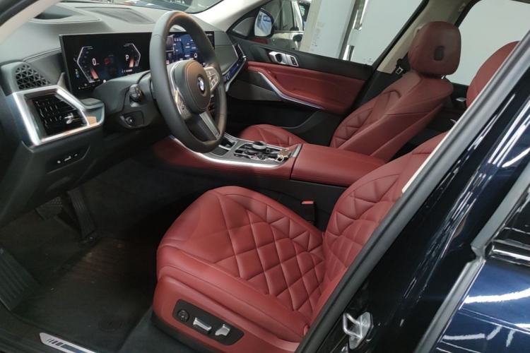 Used BMW X5 2023 xDrive 30Li Luxury M Sport Night Edition Package Left Front Seat