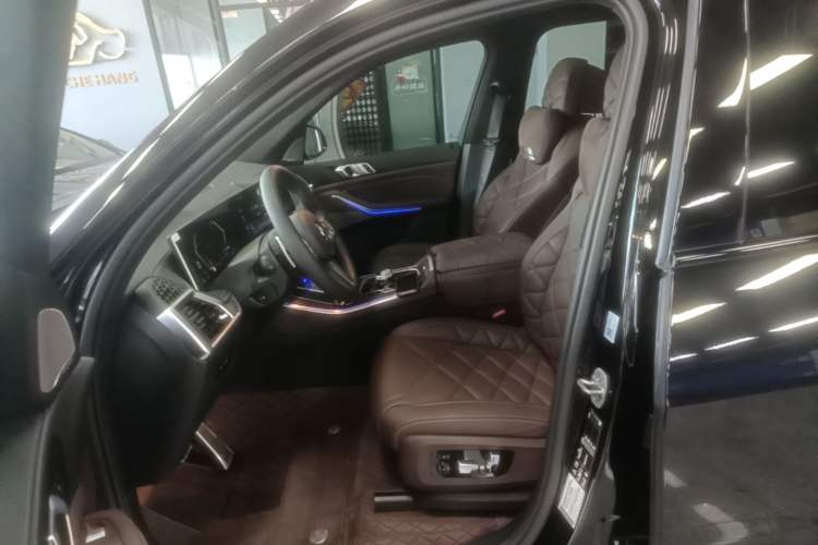 Used BMW X5 2023 xDrive 40Li M Sport Night Edition Package Left Front Seat