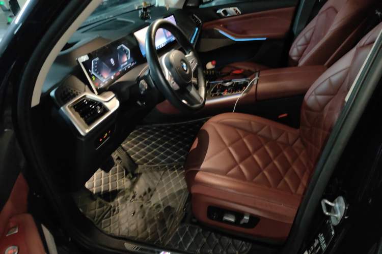 Used BMW X5 2023 xDrive 30Li Luxury M Sport Night Edition Package Left Front Seat