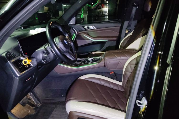 Used BMW X5 2023 xDrive 40Li M Sport Night Edition Package Left Front Seat