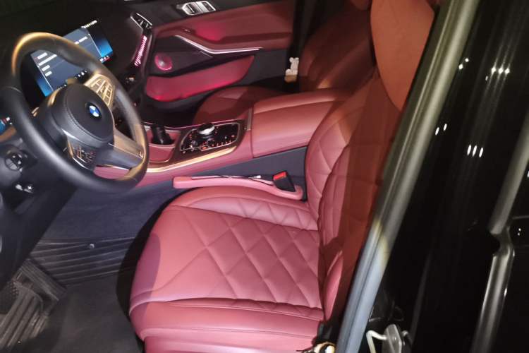 Used BMW X5 2023 xDrive 40Li M Sport Package Left Front Seat
