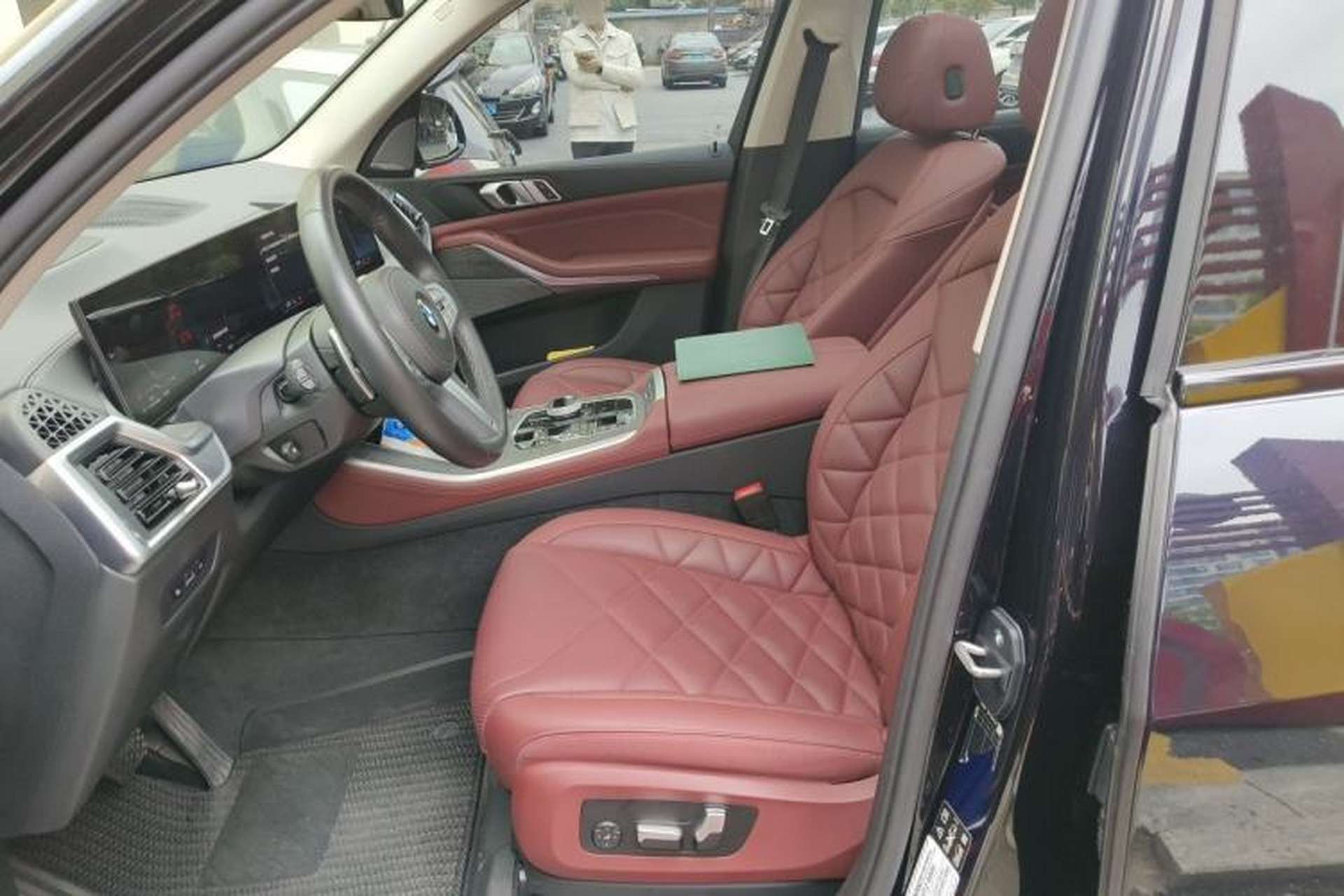 Used BMW X5 2023 xDrive 30Li Luxury M Sport Night Edition Package Left Front Seat