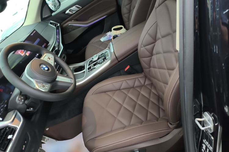 Used BMW X5 2023 xDrive 30Li Luxury M Sport Night Edition Package Left Front Seat