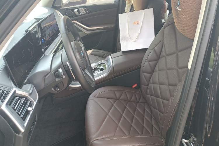Used BMW X5 2023 xDrive 30Li Luxury M Sport Package Left Front Seat