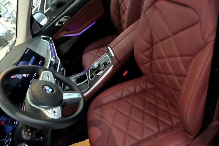 Used BMW X5 2023 xDrive 30Li Luxury M Sport Night Edition Package Left Front Seat
