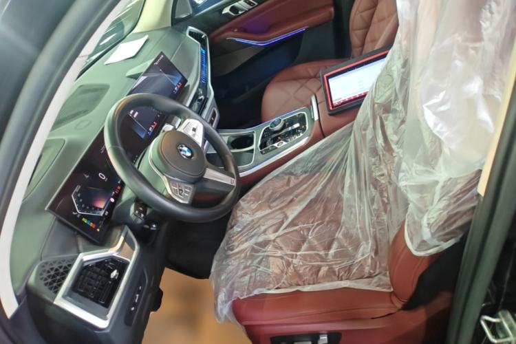Used BMW X5 2023 xDrive 30Li Luxury M Sport Night Edition Package Left Front Seat