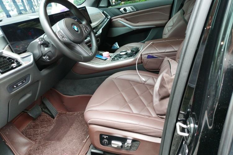 Used BMW X5 2023 xDrive 40Li M Sport Night Edition Package Left Front Seat