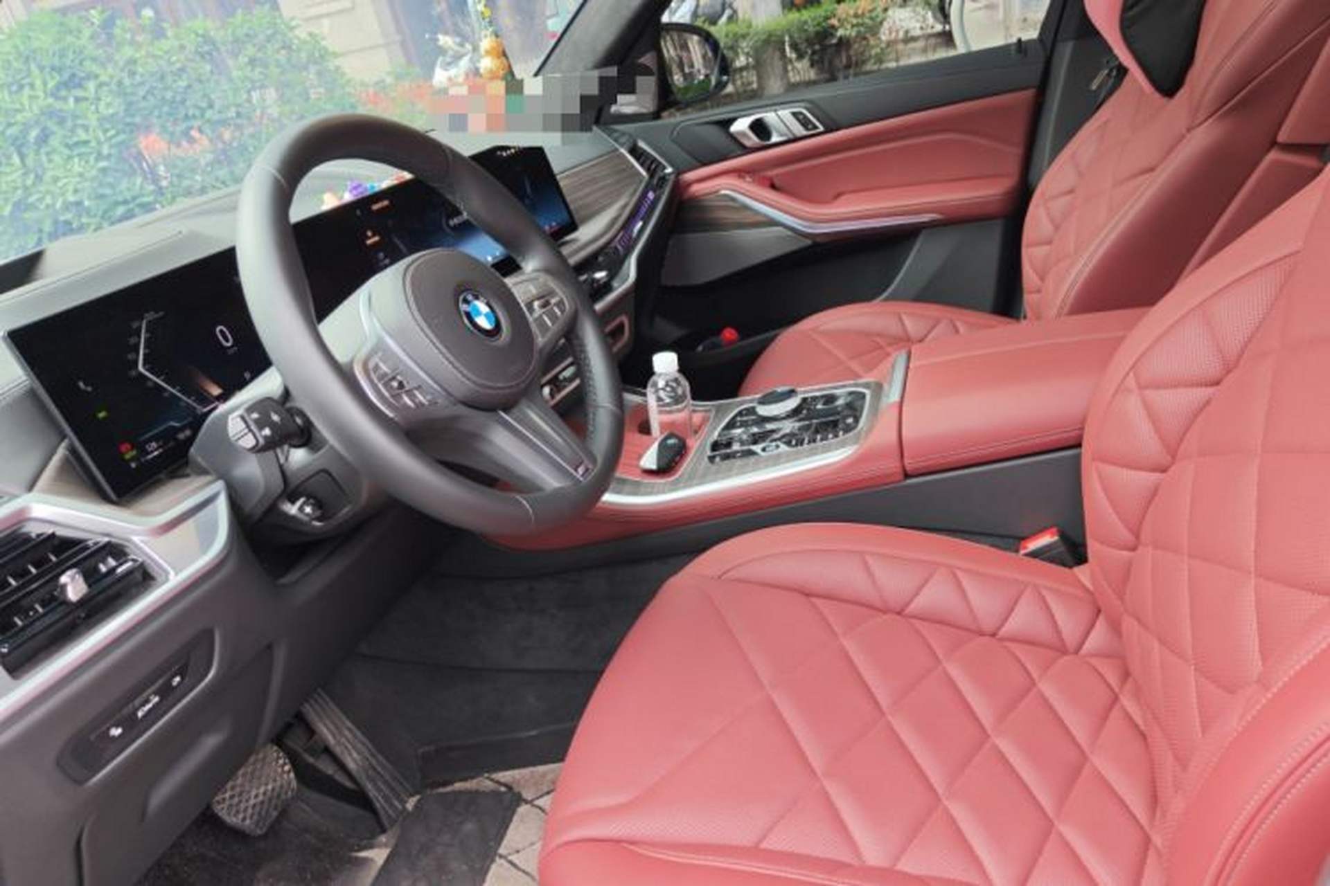 Used BMW X5 2023 xDrive 40Li M Sport Package Left Front Seat