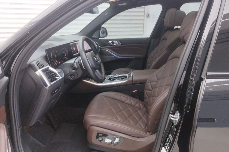 Used BMW X5 2023 xDrive 40Li M Sport Night Edition Package Left Front Seat