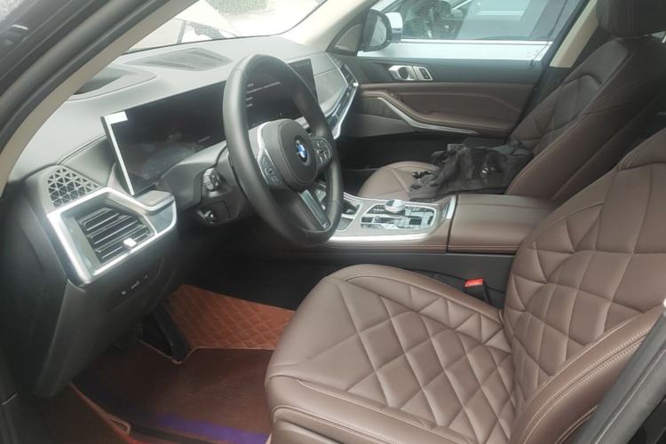 Used BMW X5 2023 xDrive 30Li Luxury M Sport Package Left Front Seat