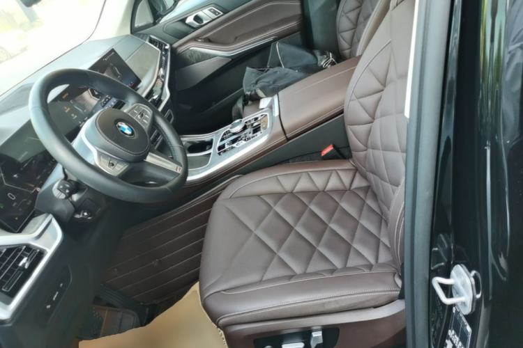 Used BMW X5 2023 xDrive 30Li Luxury M Sport Package Left Front Seat