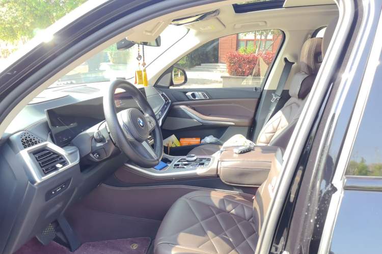 Used BMW X5 2023 xDrive 30Li Luxury M Sport Night Edition Package Left Front Seat