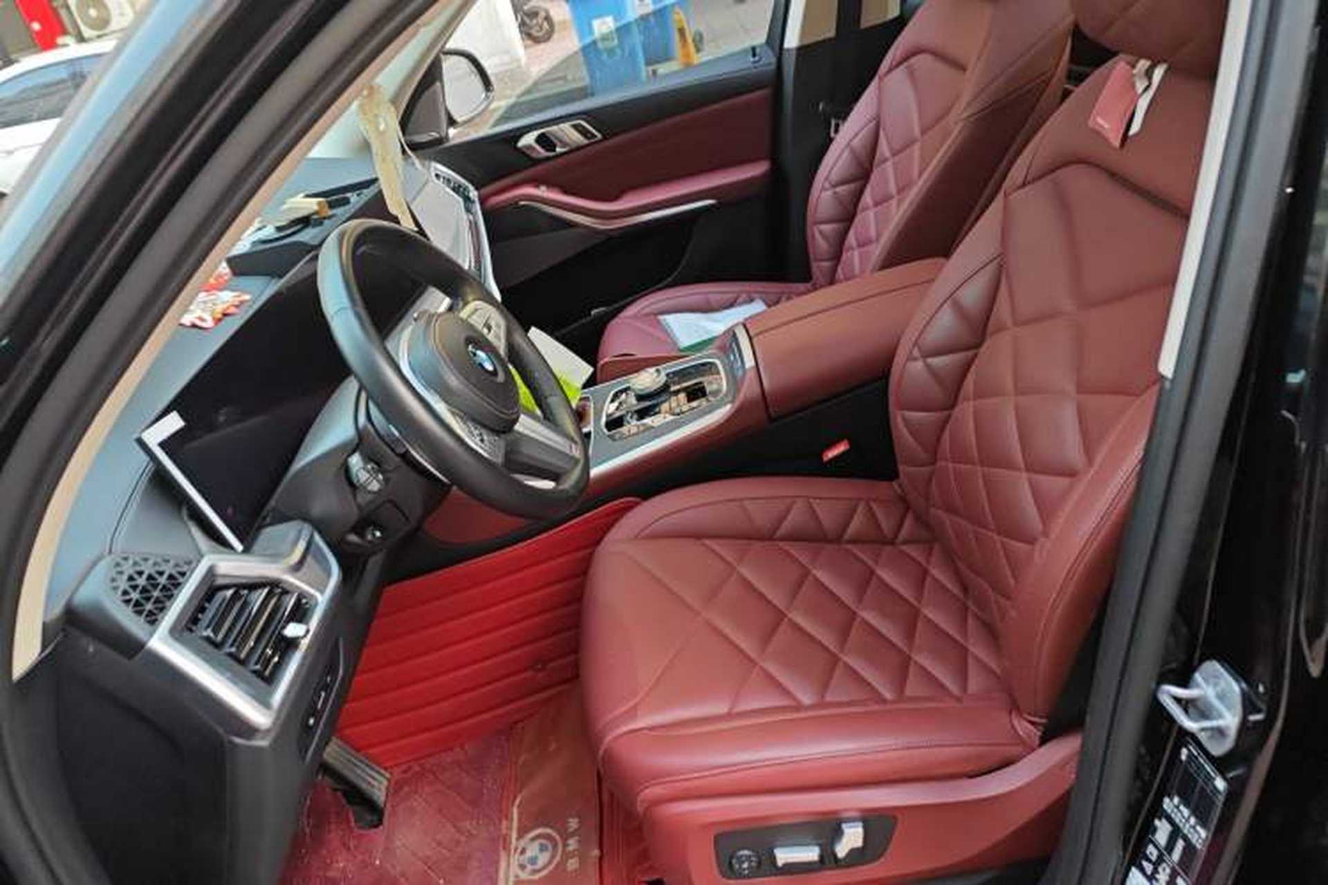 Used BMW X5 2023 xDrive 30Li Luxury M Sport Night Edition Package Left Front Seat