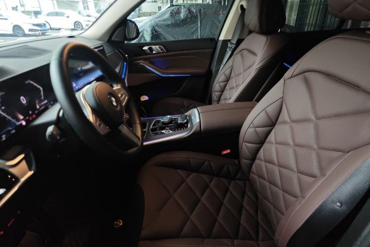 Used BMW X5 2023 xDrive 30Li Luxury M Sport Night Edition Package Left Front Seat