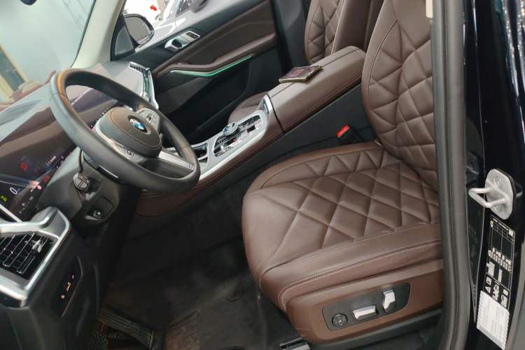 Used BMW X5 2023 xDrive 30Li Luxury M Sport Night Edition Package Left Front Seat