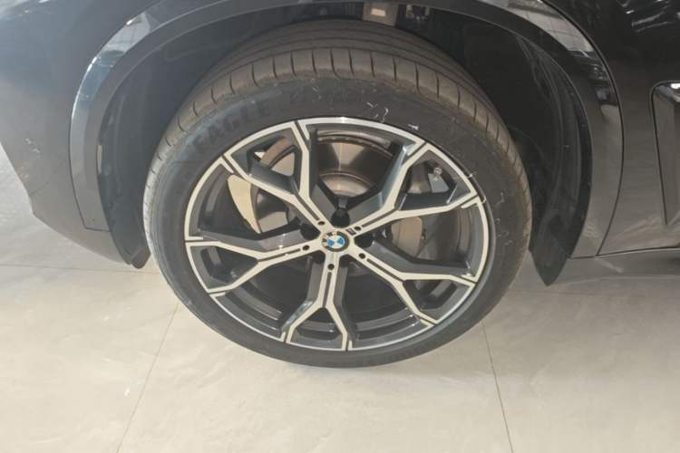 Used BMW X5 2023 xDrive 30Li Luxury M Sport Night Edition Package Left Front Wheel Hub