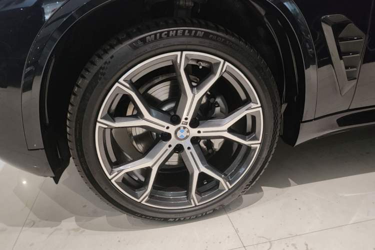Used BMW X5 2023 xDrive 30Li Luxury M Sport Night Edition Package Left Front Wheel Hub