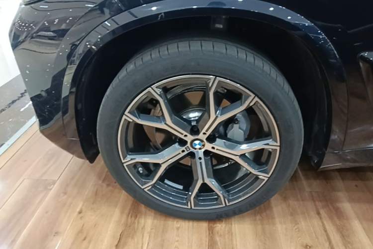 Used BMW X5 2023 xDrive 30Li Luxury M Sport Night Edition Package Left Front Wheel Hub