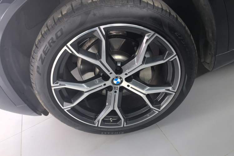 Used BMW X5 2023 xDrive 30Li Luxury M Sport Night Edition Package Left Front Wheel Hub