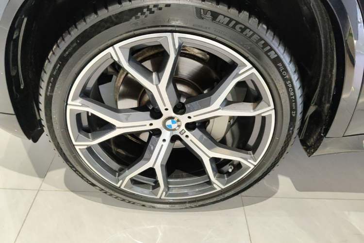 Used BMW X5 2023 xDrive 30Li Luxury M Sport Night Edition Package Left Front Wheel Hub