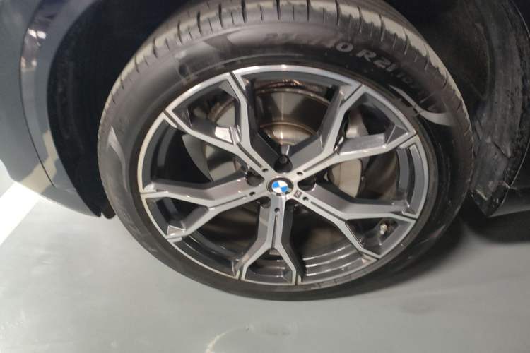 Used BMW X5 2023 xDrive 30Li Luxury M Sport Package Left Front Wheel Hub