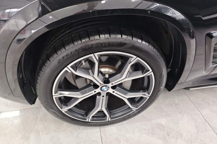 Used BMW X5 2023 xDrive 30Li Luxury M Sport Night Edition Package Left Front Wheel Hub
