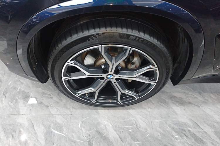 Used BMW X5 2023 xDrive 30Li Luxury M Sport Night Edition Package Left Front Wheel Hub