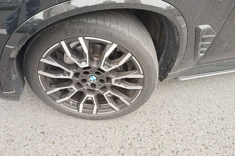 Used BMW X5 2023 xDrive 40Li M Sport Night Edition Package Left Front Wheel Hub