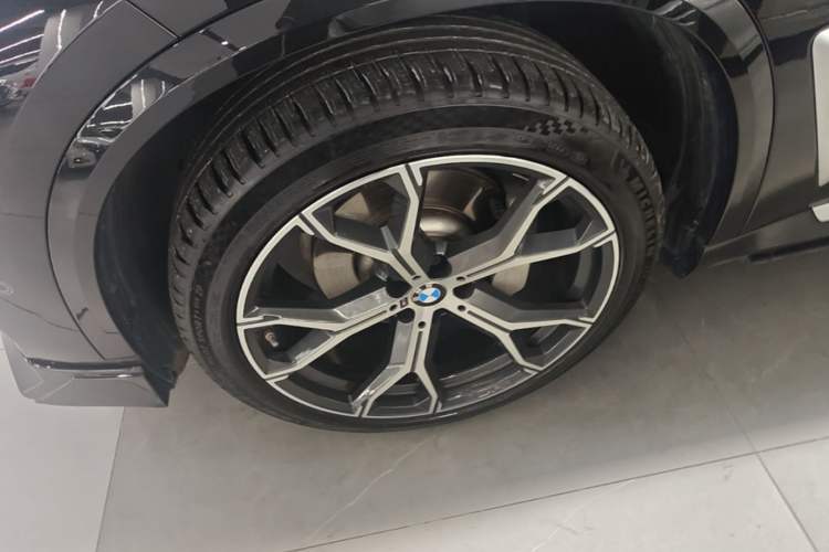Used BMW X5 2023 xDrive 30Li Luxury M Sport Package Left Front Wheel Hub
