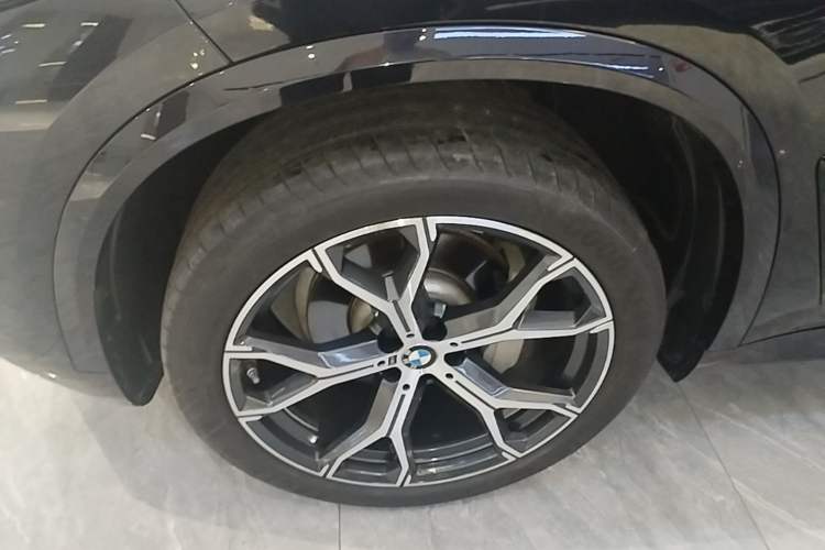 Used BMW X5 2023 xDrive 30Li Luxury M Sport Night Edition Package Left Front Wheel Hub