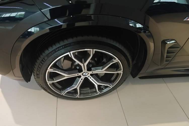 Used BMW X5 2023 xDrive 30Li Luxury M Sport Night Edition Package Left Front Wheel Hub