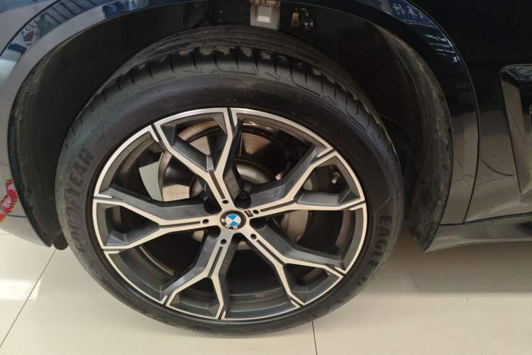 Used BMW X5 2023 xDrive 30Li Luxury M Sport Night Edition Package Left Front Wheel Hub