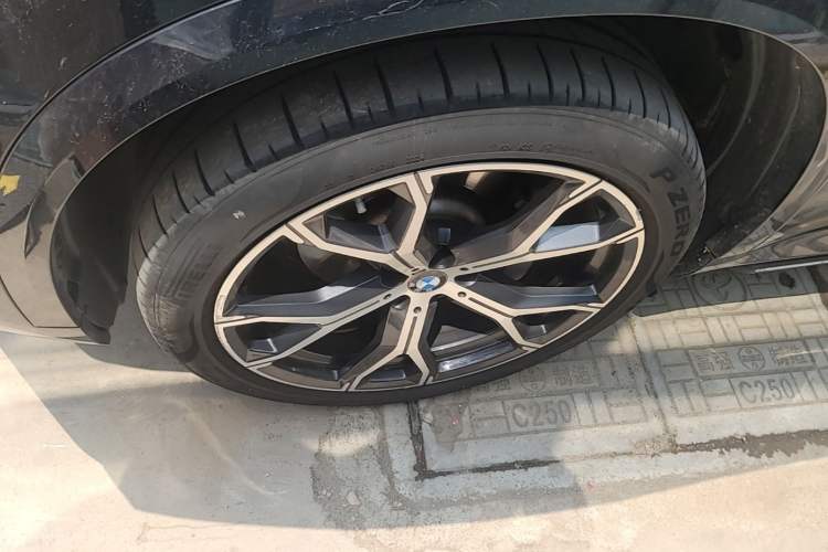 Used BMW X5 2023 xDrive 30Li Luxury M Sport Night Edition Package Left Front Wheel Hub