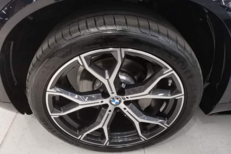 Used BMW X5 2023 xDrive 30Li Luxury M Sport Night Edition Package Left Front Wheel Hub