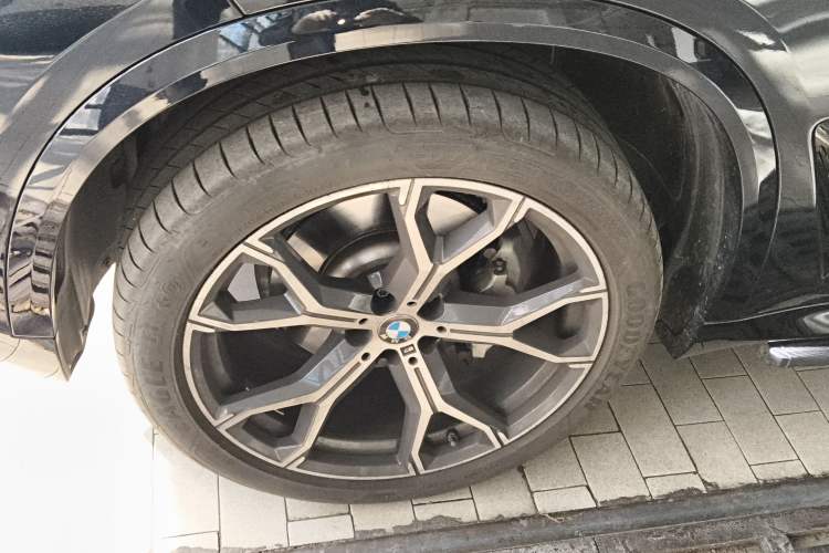Used BMW X5 2023 xDrive 30Li Luxury M Sport Night Edition Package Left Front Wheel Hub
