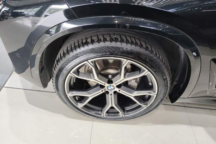 Used BMW X5 2023 xDrive 30Li Luxury M Sport Night Edition Package Left Front Wheel Hub