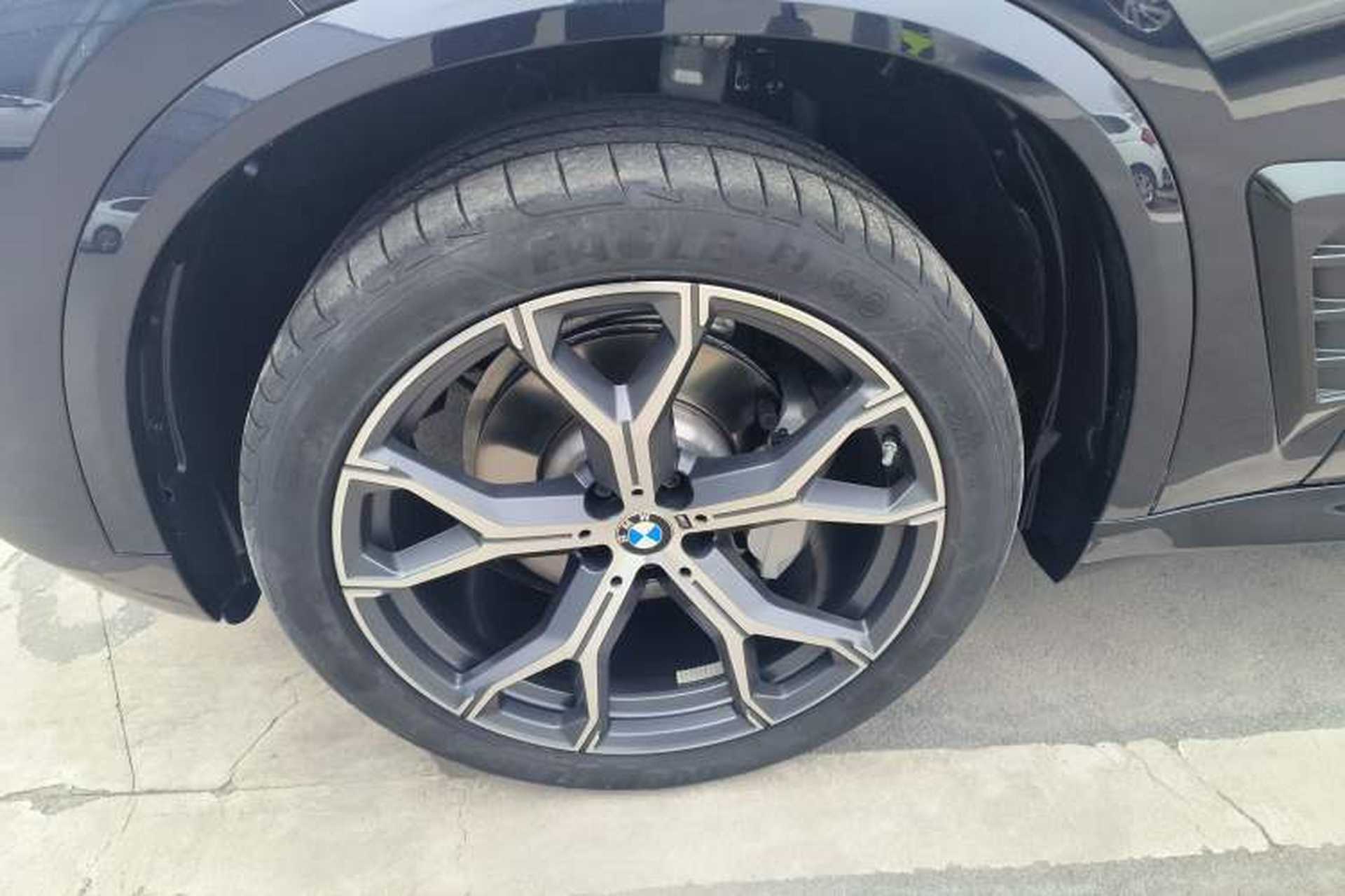 Used BMW X5 2023 xDrive 30Li Luxury M Sport Night Edition Package Left Front Wheel Hub