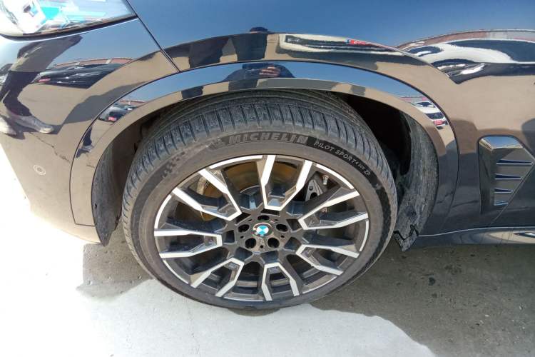 Used BMW X5 2023 xDrive 40Li M Sport Night Edition Package Left Front Wheel Hub
