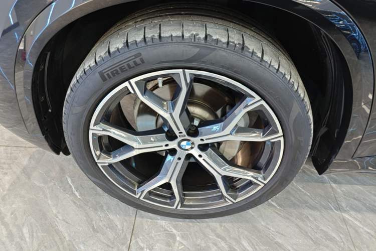 Used BMW X5 2023 xDrive 30Li Luxury M Sport Package Left Front Wheel Hub